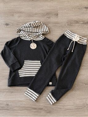 Lulu + Roo Handmade Boutique Hoodie Jogger Matching Set 5Y 6Y
NWT